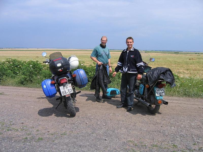 neuIMG_0901.JPG - ,,Motorradtreffen" auf Piste in der Ukraine. Panne an der Isch.