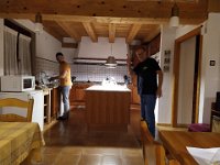 2022-10-19-19h38m04  kleine Herberge mit abendlicher Selbstversorgung in schöner Küche - in Fago